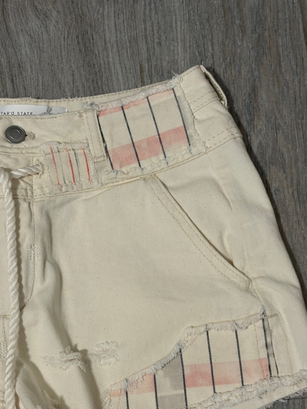 NWOT! Women's Altar'd State Cream/Pink Patch Distressed Shorts - SMALL
